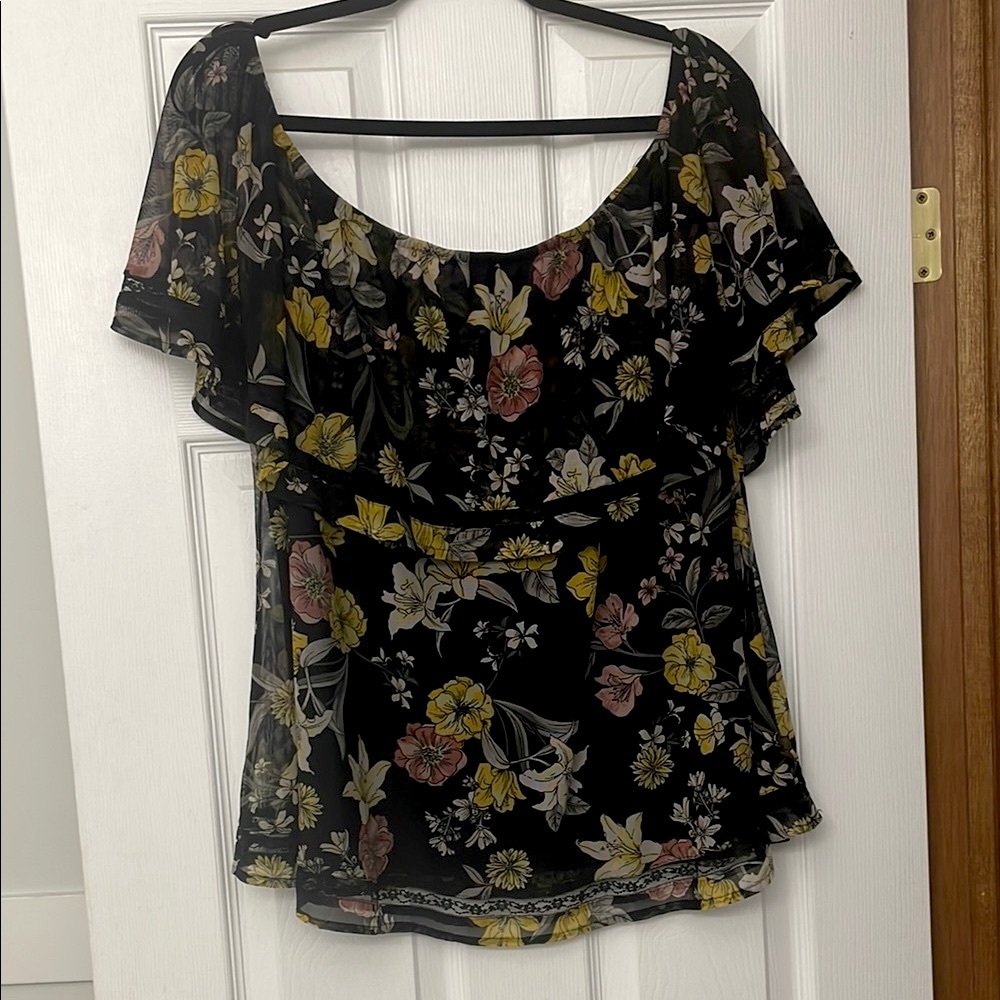 1X Flowy Floral Off the Shoulder Black Top - Picture 1 of 7